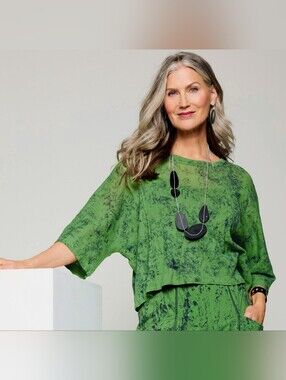 Green Printed Short-Sleeve Cotton Mesh Top.